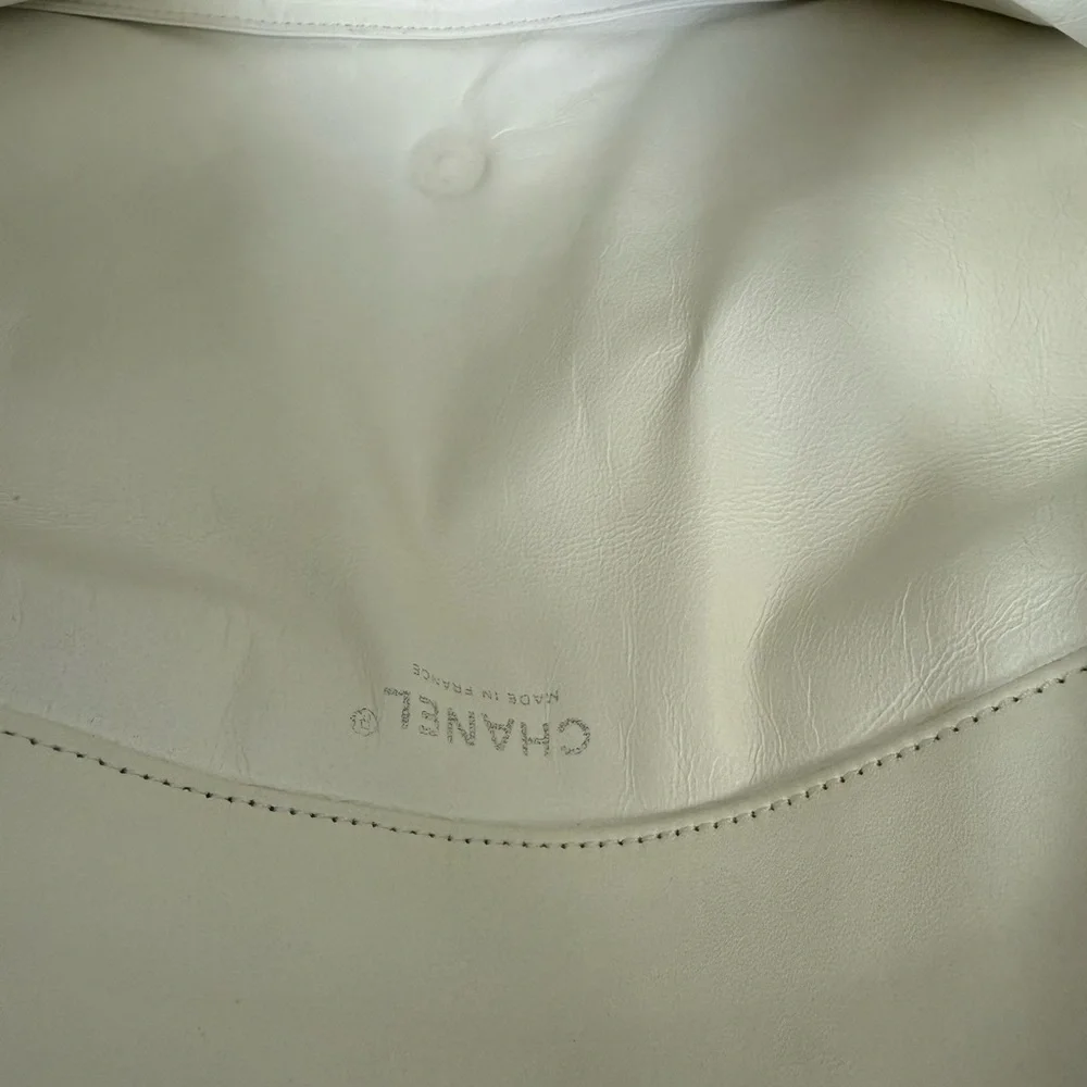 CHANEL‎ Cream Leather Interior